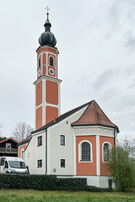 Die Kirche Pauli Bekehrung in Deutenkofen bei Landshut hat eine neue Turmuhr.