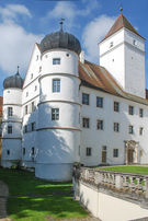 Die Musizierkurse der Bezirke Oberpfalz und Niederbayern bringen die Musikakademie Schloss Alteglofsheim zum Klingen.