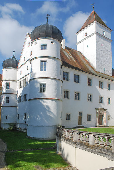 Die Musizierkurse der Bezirke Oberpfalz und Niederbayern bringen die Musikakademie Schloss Alteglofsheim zum Klingen.