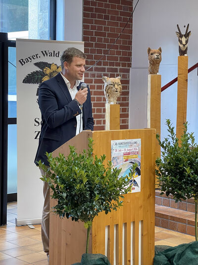 Bezirkstagspräsident Dr. Olaf Heinrich sprach bei der Eröffnung des 60. „Zwiesler Buntspechts“ ein Grußwort.