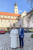 Trafen sich zum gegenseitigen Austausch: Bezirkstagspräsident Dr. Olaf Heinrich (r.) und Abt Petrus-Adrian Lerchenmüller. 